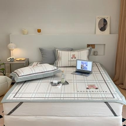 91家纺网 家纺一手货源 找家纺 昔可 2022新款高端大版数码印花冰沐丝养生席 可可熊-米