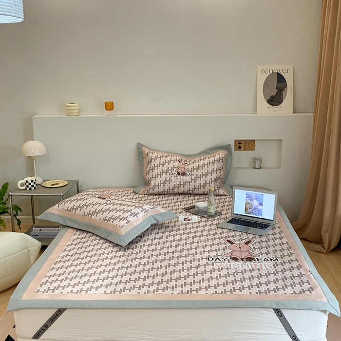 91家纺网 家纺一手货源 找家纺 昔可 2022新款高端大版数码印花冰沐丝养生席 潮流兔兔