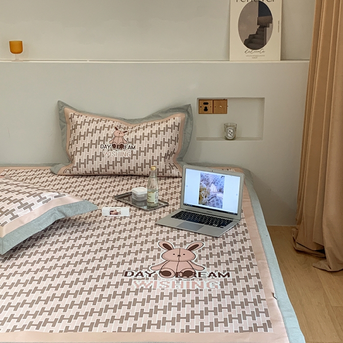 91家纺网 家纺一手货源 找家纺 昔可 2022新款高端大版数码印花冰沐丝养生席 潮流兔兔