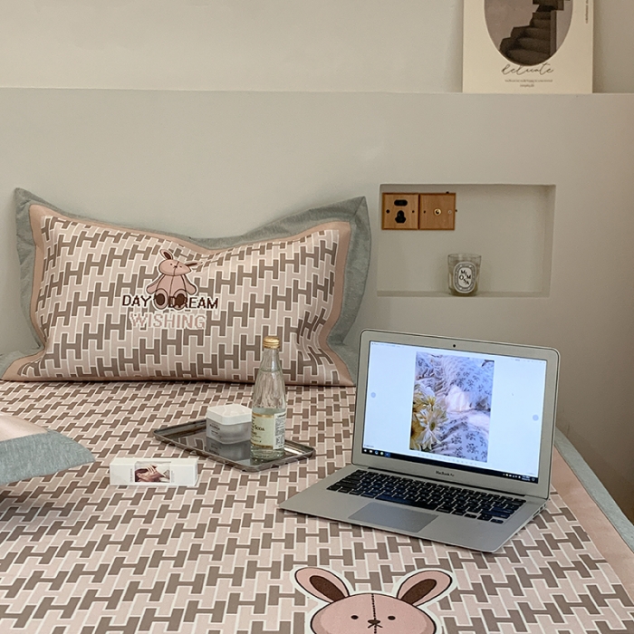 91家纺网 家纺一手货源 找家纺 昔可 2022新款高端大版数码印花冰沐丝养生席 潮流兔兔