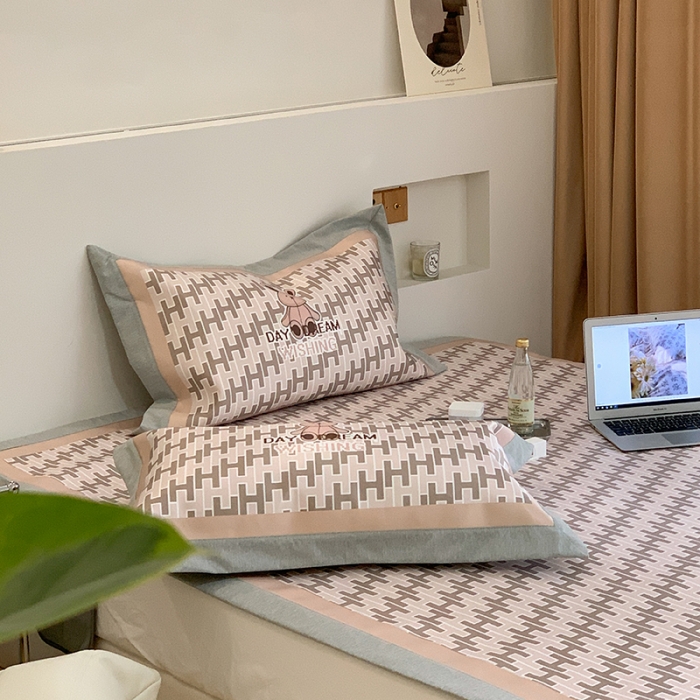 91家纺网 家纺一手货源 找家纺 昔可 2022新款高端大版数码印花冰沐丝养生席 潮流兔兔