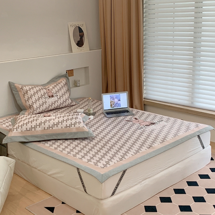 91家纺网 家纺一手货源 找家纺 昔可 2022新款高端大版数码印花冰沐丝养生席 潮流兔兔