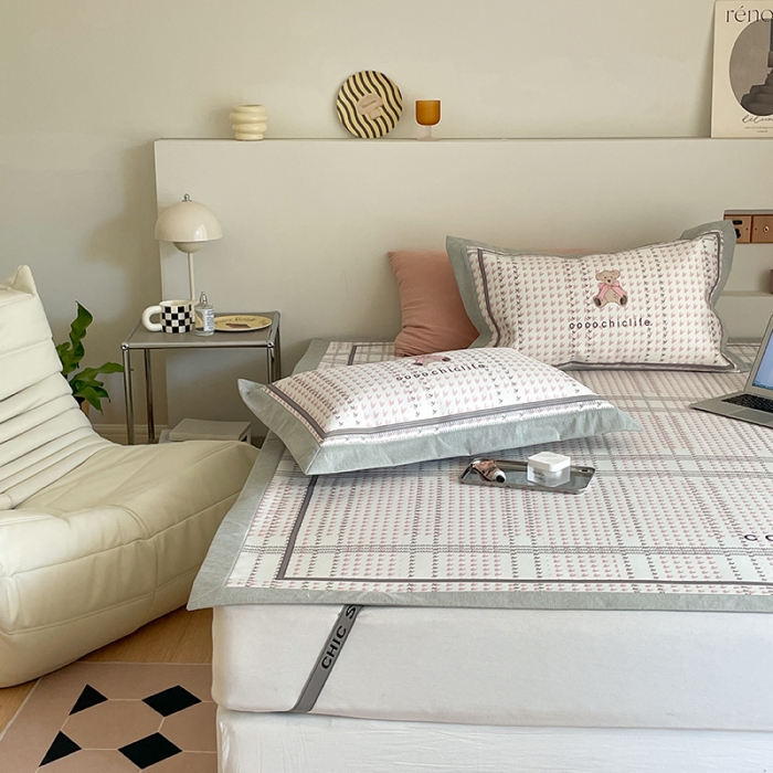 91家纺网 家纺一手货源 找家纺 昔可 2022新款高端大版数码印花冰沐丝养生席 可可熊-粉