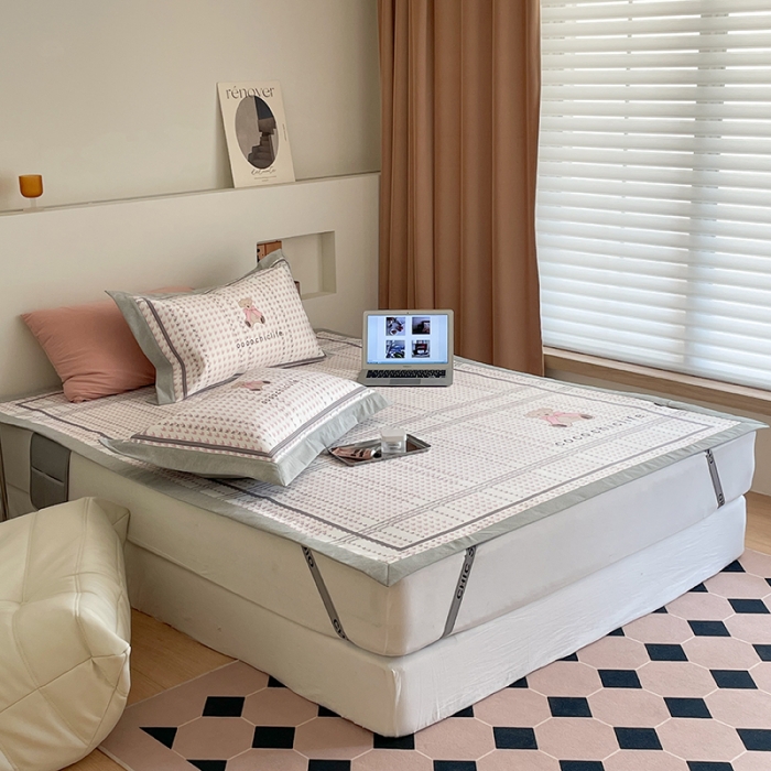 91家纺网 家纺一手货源 找家纺 昔可 2022新款高端大版数码印花冰沐丝养生席 可可熊-粉