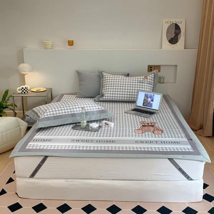 昔可 2022新款高端大版数码印花冰沐丝养生席 酷酷千鸟纹熊