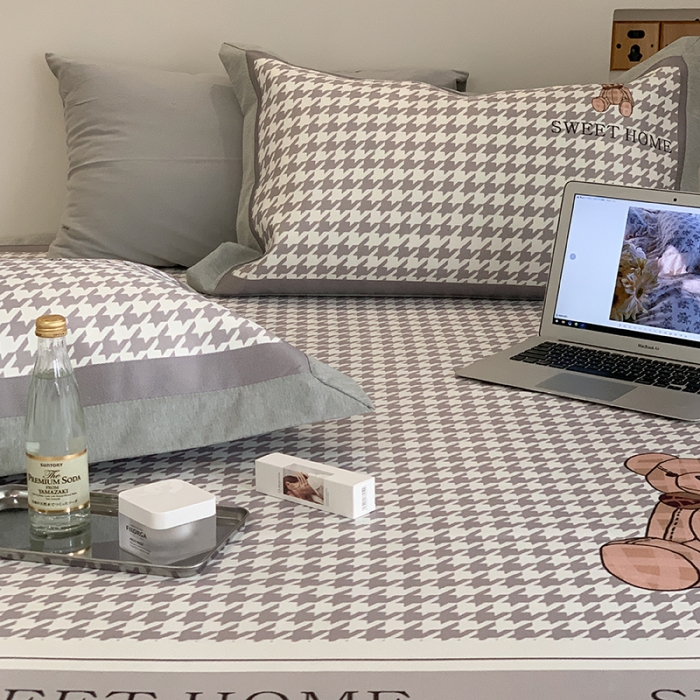 91家纺网 家纺一手货源 找家纺 昔可 2022新款高端大版数码印花冰沐丝养生席 酷酷千鸟纹熊