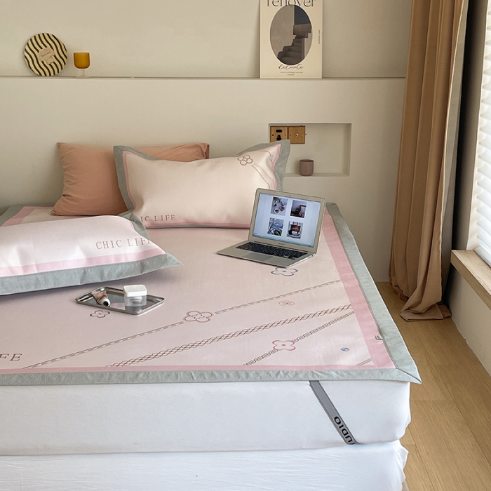 91家纺网 家纺一手货源 找家纺 昔可 2022新款高端大版数码印花冰沐丝养生席 幸运花链-粉