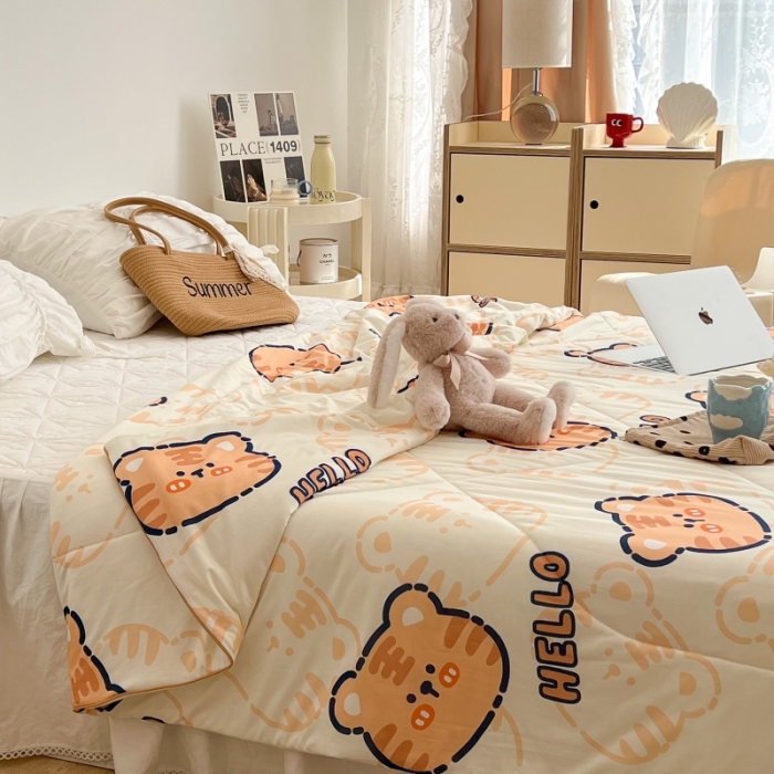 91家纺网 家纺一手货源 找家纺 昔可 2022新款卡通印花牛奶丝针织夏被 hello虎