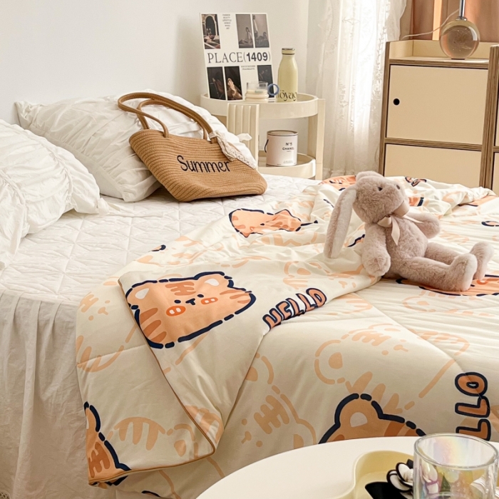 91家纺网 家纺一手货源 找家纺 昔可 2022新款卡通印花牛奶丝针织夏被 hello虎