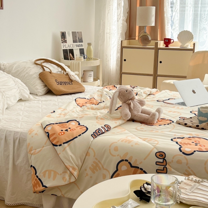 91家纺网 家纺一手货源 找家纺 昔可 2022新款卡通印花牛奶丝针织夏被 hello虎