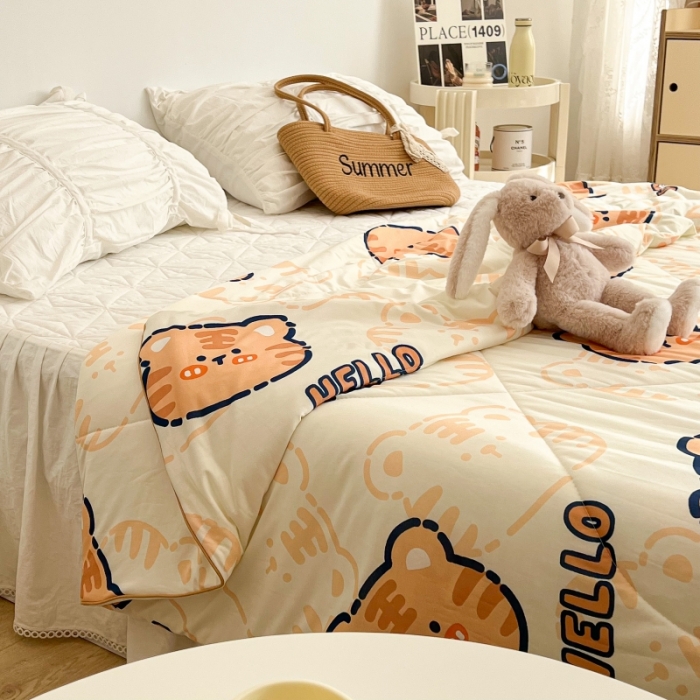 91家纺网 家纺一手货源 找家纺 昔可 2022新款卡通印花牛奶丝针织夏被 hello虎