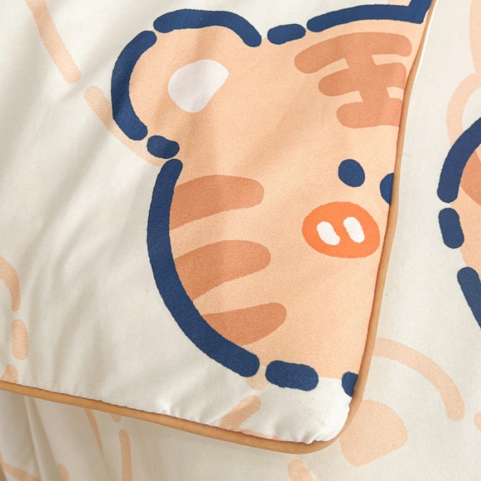 91家纺网 家纺一手货源 找家纺 昔可 2022新款卡通印花牛奶丝针织夏被 hello虎