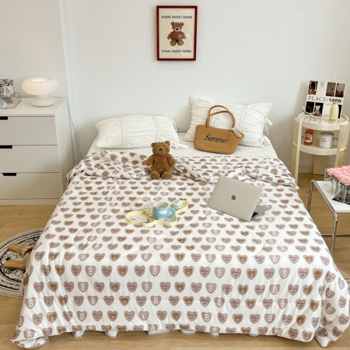 91家纺网 家纺一手货源 找家纺 昔可 2022新款卡通印花牛奶丝针织夏被 爱心熊-咖