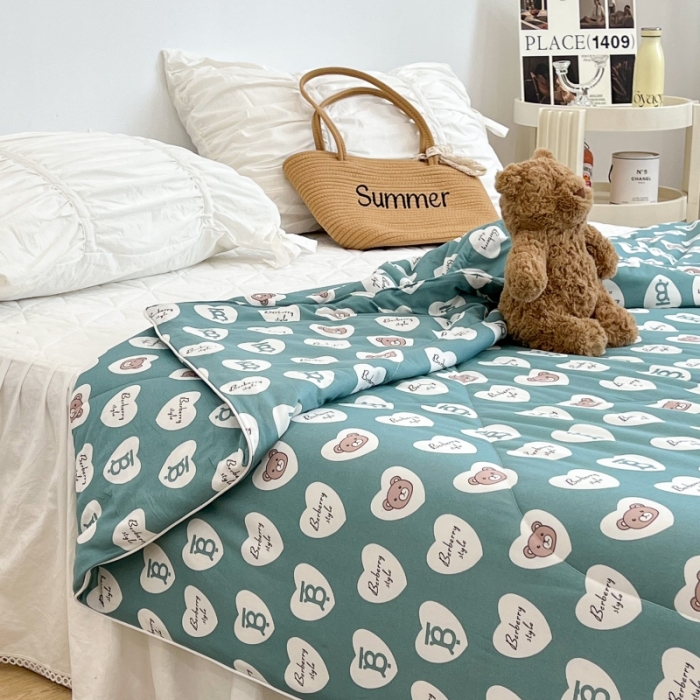 91家纺网 家纺一手货源 找家纺 昔可 2022新款卡通印花牛奶丝针织夏被 爱心熊-绿