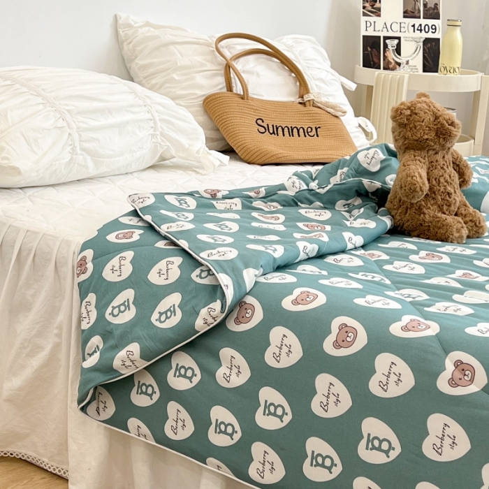 91家纺网 家纺一手货源 找家纺 昔可 2022新款卡通印花牛奶丝针织夏被 爱心熊-绿