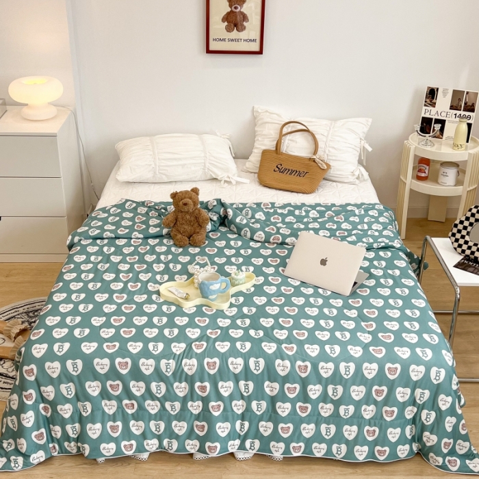 91家纺网 家纺一手货源 找家纺 昔可 2022新款卡通印花牛奶丝针织夏被 爱心熊-绿