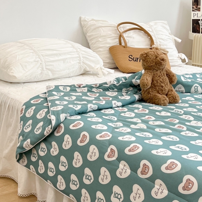 91家纺网 家纺一手货源 找家纺 昔可 2022新款卡通印花牛奶丝针织夏被 爱心熊-绿