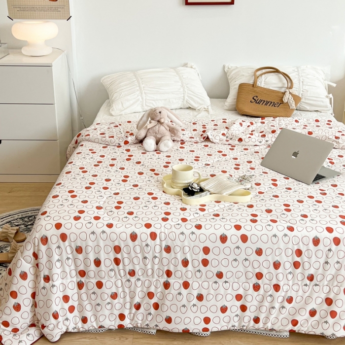 91家纺网 家纺一手货源 找家纺 昔可 2022新款卡通印花牛奶丝针织夏被 红草莓