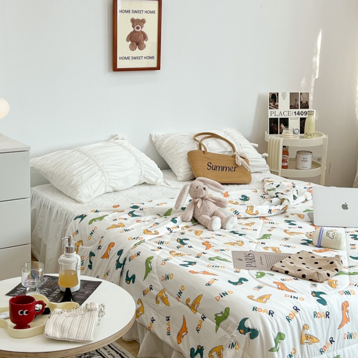 91家纺网 家纺一手货源 找家纺 昔可 2022新款卡通印花牛奶丝针织夏被 童年的恐龙