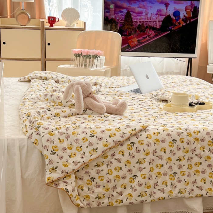 91家纺网 家纺一手货源 找家纺 昔可 2022新款卡通印花牛奶丝针织夏被 小柏丽
