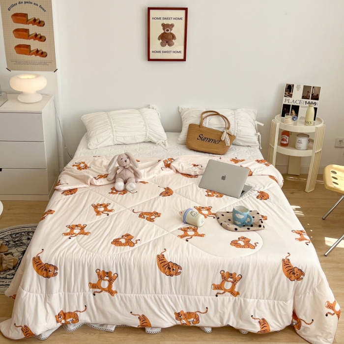 91家纺网 家纺一手货源 找家纺 昔可 2022新款卡通印花牛奶丝针织夏被 小顽皮-白