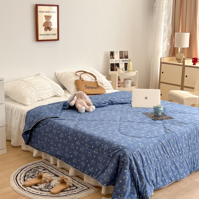 91家纺网 家纺一手货源 找家纺 昔可 2022新款卡通印花牛奶丝针织夏被 小小熊-蓝