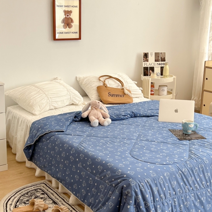 91家纺网 家纺一手货源 找家纺 昔可 2022新款卡通印花牛奶丝针织夏被 小小熊-蓝