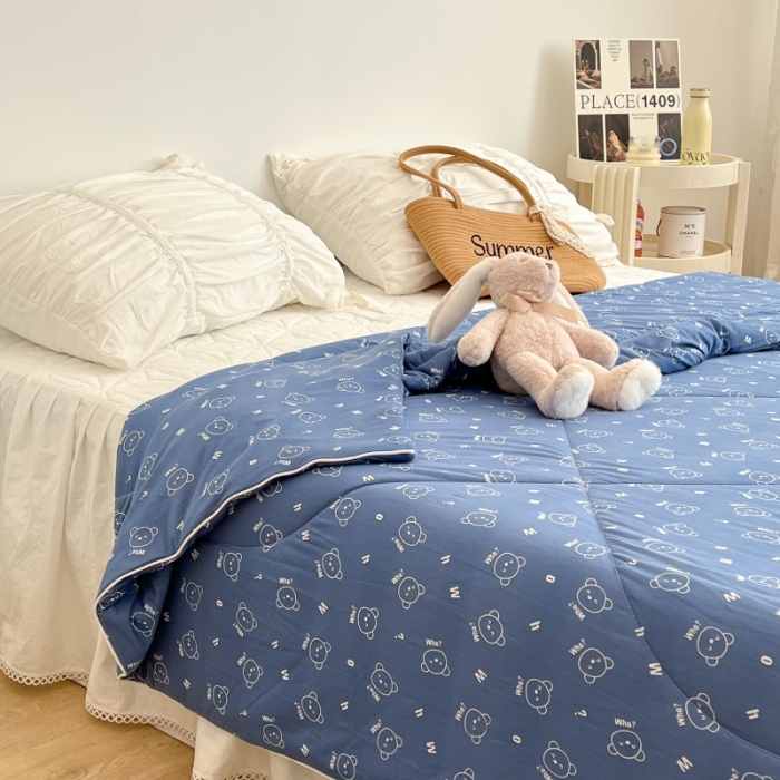 91家纺网 家纺一手货源 找家纺 昔可 2022新款卡通印花牛奶丝针织夏被 小小熊-蓝