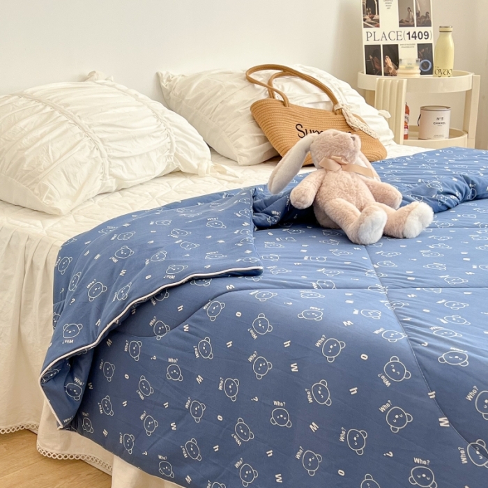 91家纺网 家纺一手货源 找家纺 昔可 2022新款卡通印花牛奶丝针织夏被 小小熊-蓝