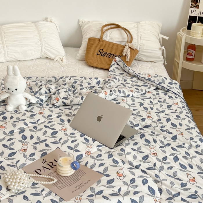 91家纺网 家纺一手货源 找家纺 昔可 2022新款卡通印花牛奶丝针织夏被 叶子兔