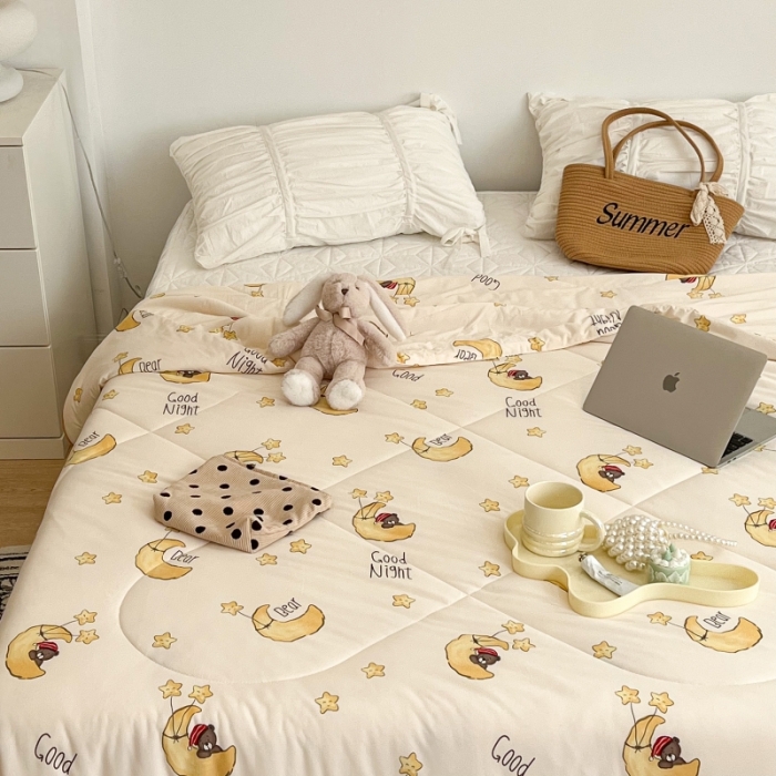 91家纺网 家纺一手货源 找家纺 昔可 2022新款卡通印花牛奶丝针织夏被 月亮宝贝