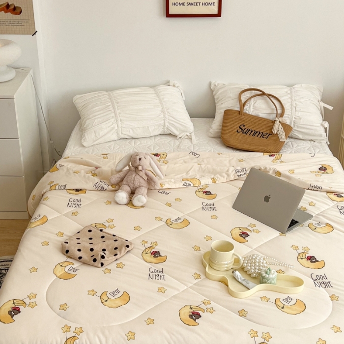 91家纺网 家纺一手货源 找家纺 昔可 2022新款卡通印花牛奶丝针织夏被 月亮宝贝