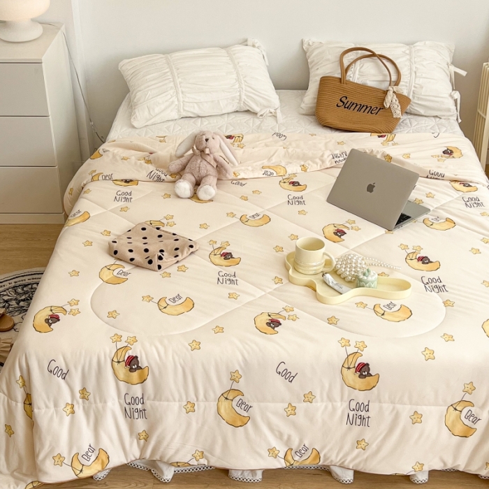 91家纺网 家纺一手货源 找家纺 昔可 2022新款卡通印花牛奶丝针织夏被 月亮宝贝