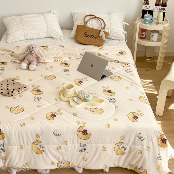 91家纺网 家纺一手货源 找家纺 昔可 2022新款卡通印花牛奶丝针织夏被 月亮宝贝