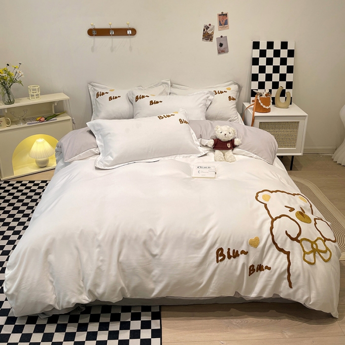 91家纺网 家纺一手货源 找家纺 娜娜 2022新款亲肤毛巾绣四件套 可爱熊-白灰