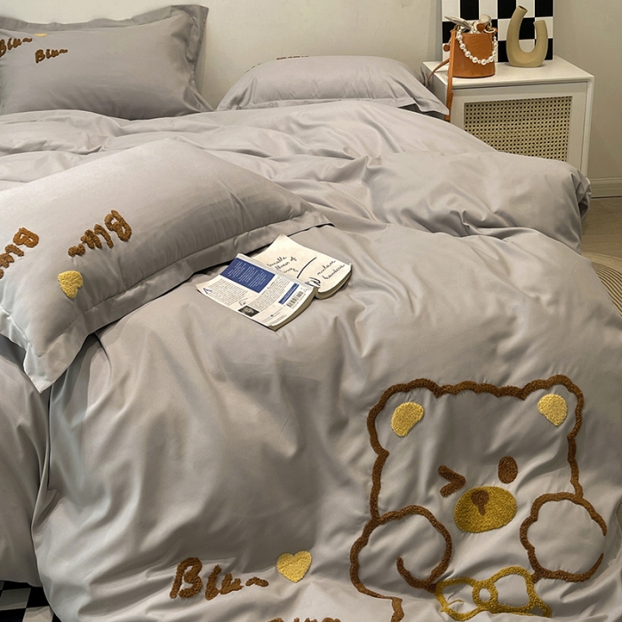 91家纺网 家纺一手货源 找家纺 娜娜 2022新款亲肤毛巾绣四件套 可爱熊-灰