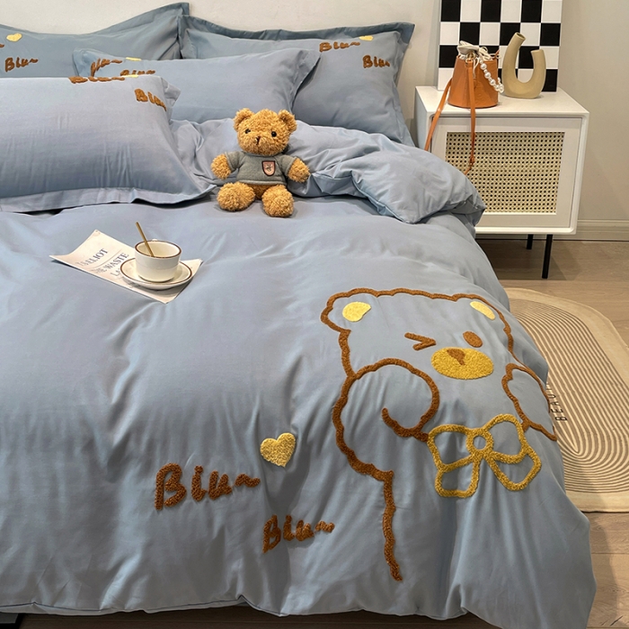 91家纺网 家纺一手货源 找家纺 娜娜 2022新款亲肤毛巾绣四件套 可爱熊-雾蓝