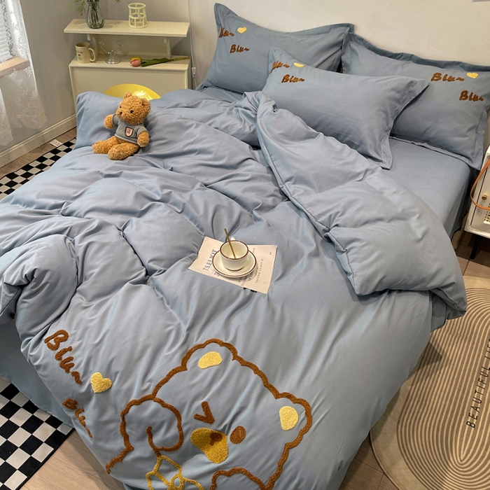 91家纺网 家纺一手货源 找家纺 娜娜 2022新款亲肤毛巾绣四件套 可爱熊-雾蓝