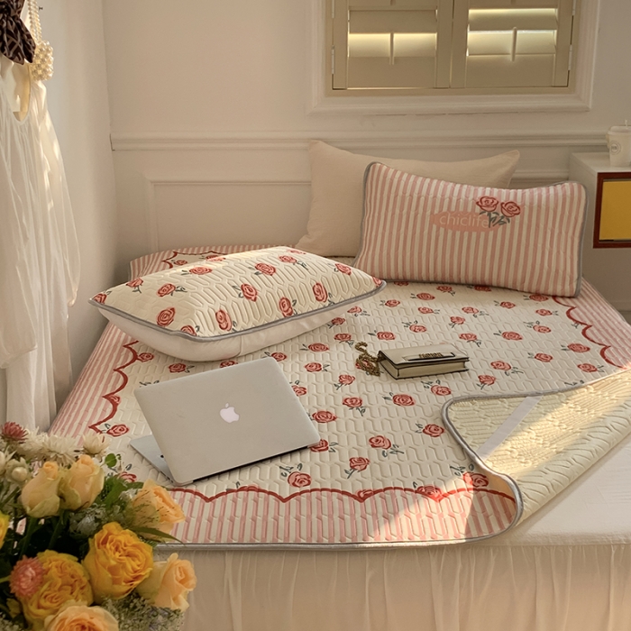 91家纺网 家纺一手货源 找家纺 昔可 2022新款大版印花乳胶凉席 法式红玫瑰