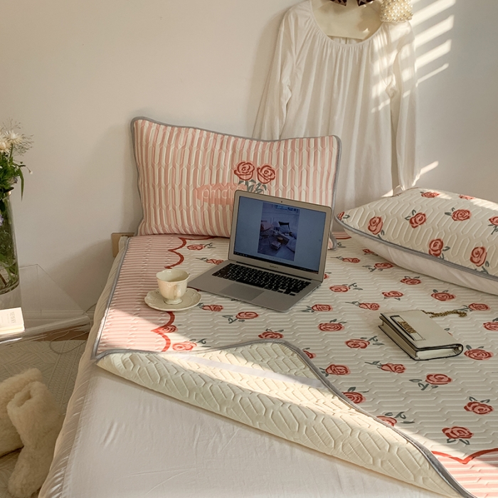 91家纺网 家纺一手货源 找家纺 昔可 2022新款大版印花乳胶凉席 法式红玫瑰