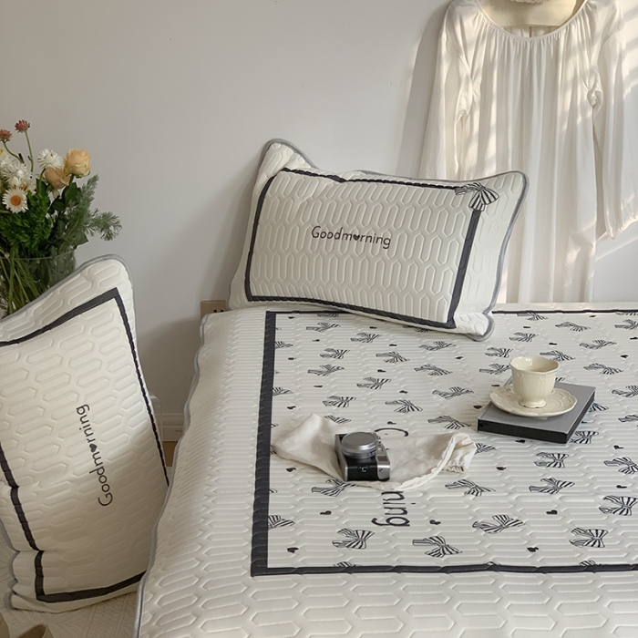 91家纺网 家纺一手货源 找家纺 昔可 2022新款大版印花乳胶凉席 赫本法式蝴蝶结