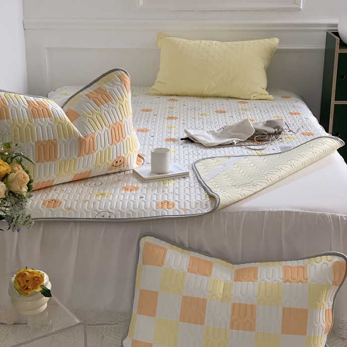 91家纺网 家纺一手货源 找家纺 昔可 2022新款大版印花乳胶凉席 黄色笑脸