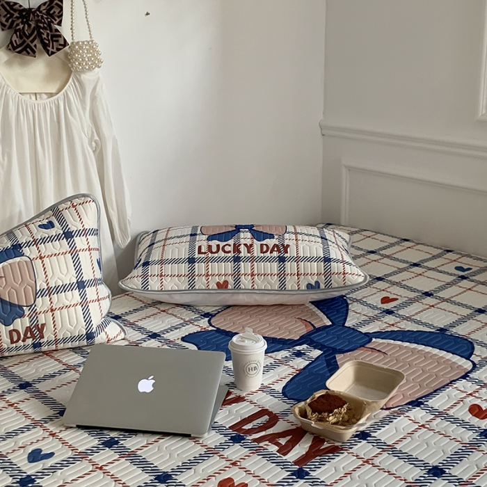 91家纺网 家纺一手货源 找家纺 昔可 2022新款大版印花乳胶凉席 克莱因蓝蝴蝶结