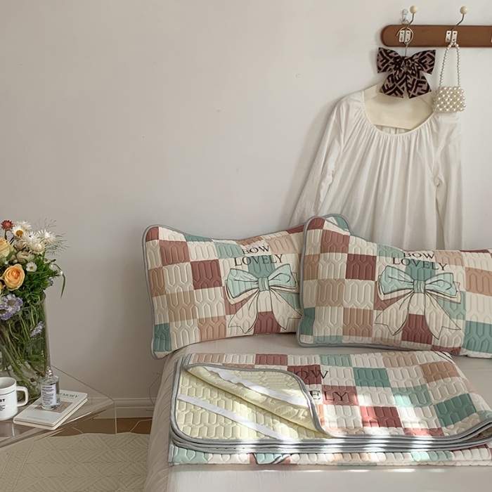 91家纺网 家纺一手货源 找家纺 昔可 2022新款大版印花乳胶凉席 棋盘蝴蝶结