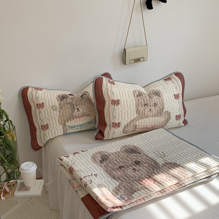 91家纺网 家纺一手货源 找家纺 昔可 2022新款大版印花乳胶凉席 生日熊宝