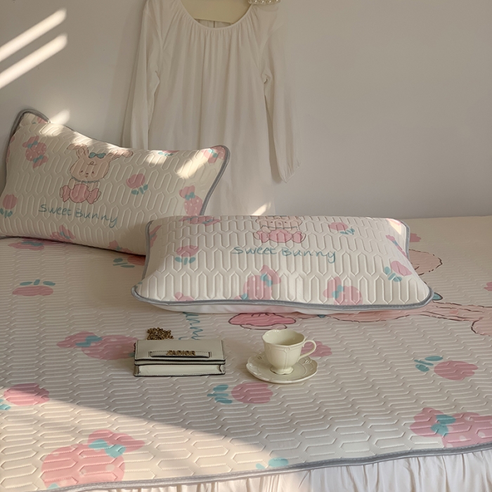 91家纺网 家纺一手货源 找家纺 昔可 2022新款大版印花乳胶凉席 兔兔糖