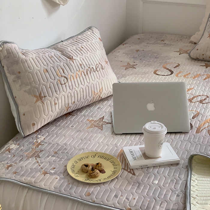 91家纺网 家纺一手货源 找家纺 昔可 2022新款大版印花乳胶凉席 晕染星星