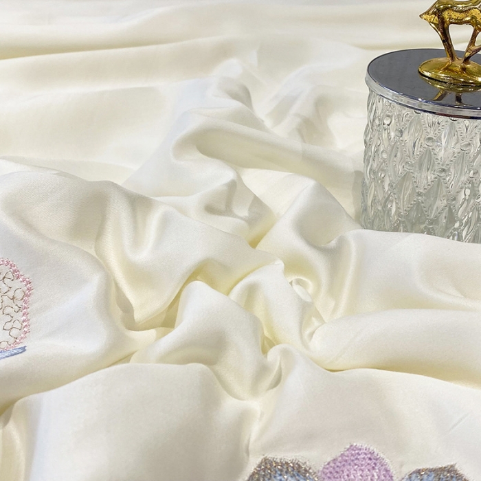 91家纺网 家纺一手货源 找家纺 吾秀 2022新款50S莱赛尔天丝刺绣夏被-花仙子 花仙子-米白