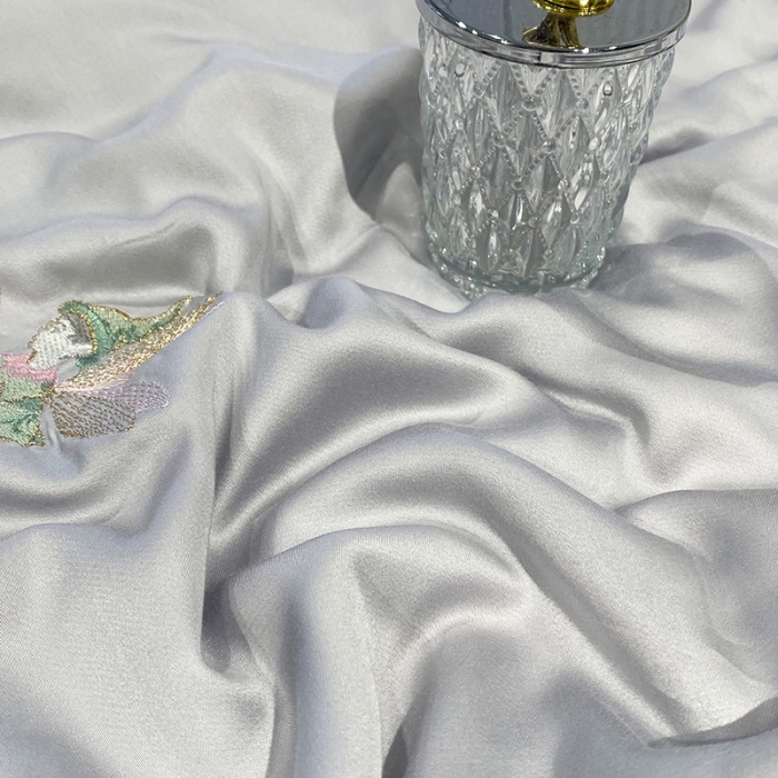 91家纺网 家纺一手货源 找家纺 吾秀 2022新款50S莱赛尔天丝刺绣夏被-花仙子 花仙子-银灰