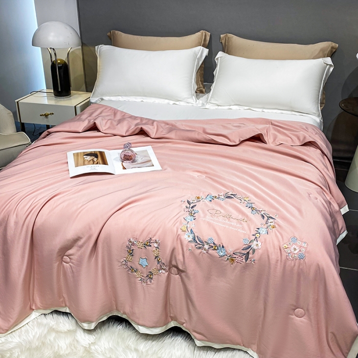 91家纺网 家纺一手货源 找家纺 （总）吾秀 2022新款柔赛丝刺绣夏被-洛丽丝